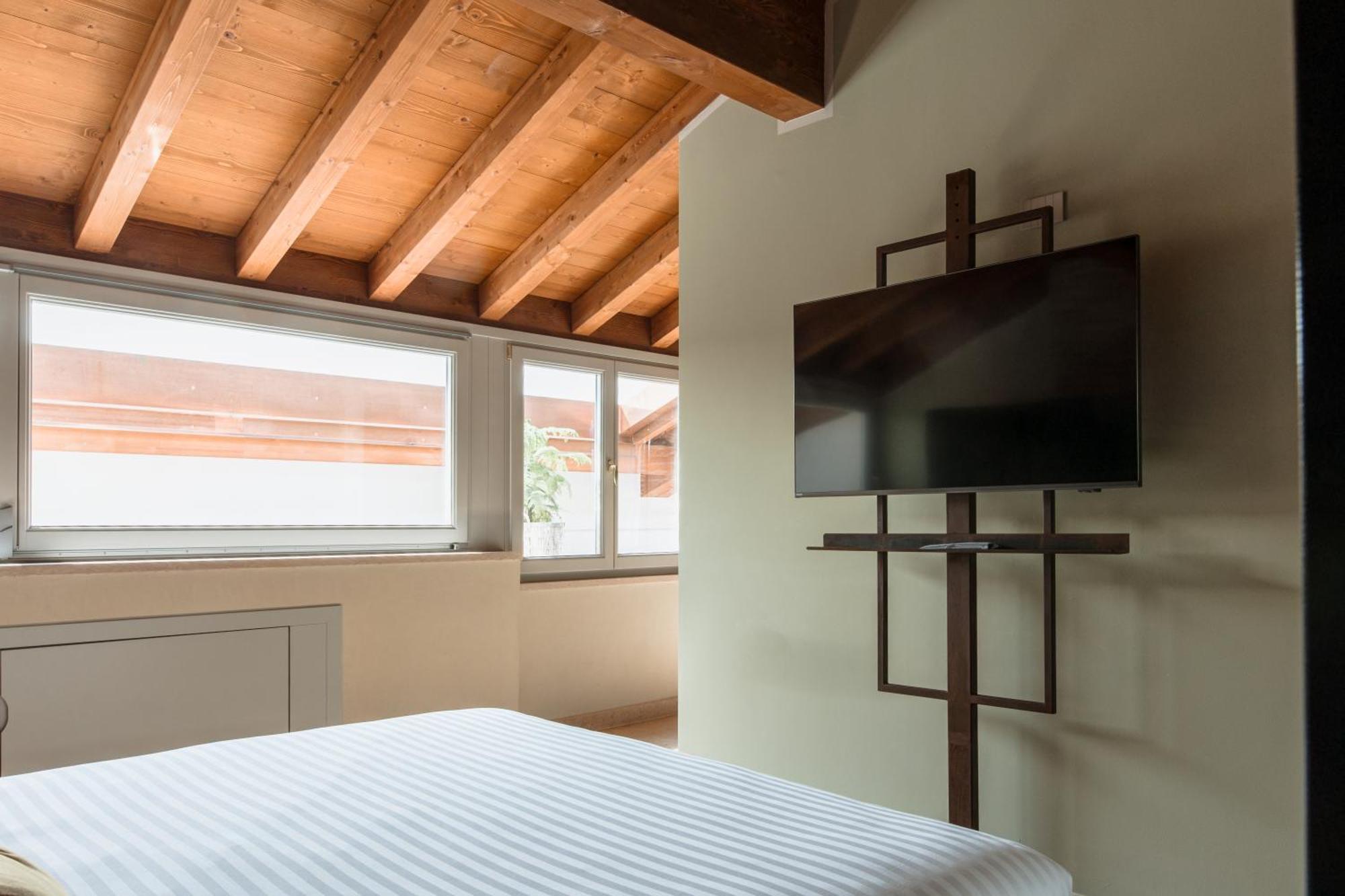 Pavillon Suite & Apartments Пескиера дел Гарда Екстериор снимка