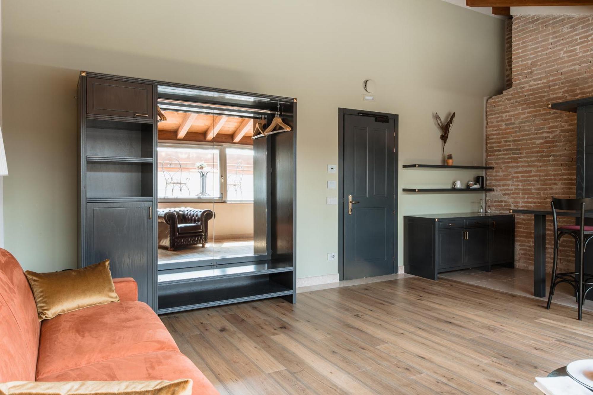 Pavillon Suite & Apartments Пескиера дел Гарда Екстериор снимка